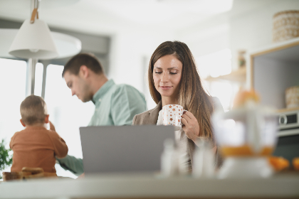 网吧给20岁口直男